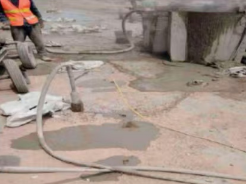 陈巴尔虎水泥混凝土路面板底注浆技术 路面脱空注浆整治方案